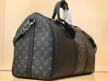Load image into Gallery viewer, LOUIS KEEPALL BANDOULIERE 50 MONOGRAM TAIGA (BLACK)
