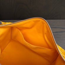 Load image into Gallery viewer, BOWLING 25 VANITY CASE (YELLOW)