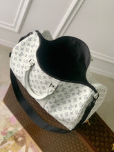 Load image into Gallery viewer, LOUIS KEEPALL BANDOULIERE 50 (WHITE)