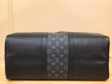 Load image into Gallery viewer, LOUIS KEEPALL BANDOULIERE 50 MONOGRAM TAIGA (BLACK)