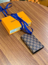 Load image into Gallery viewer, LOUIS CLASSIC CHECKED PASSPORT HOLDER (BROWN)