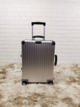 Load image into Gallery viewer, CLASSIC CABIN 36L (SILVER)