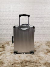 Load image into Gallery viewer, CLASSIC CABIN 36L (SILVER)