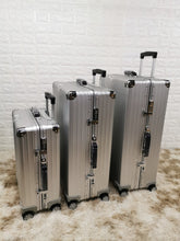 Load image into Gallery viewer, CLASSIC CABIN 36L (SILVER)