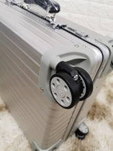 Load image into Gallery viewer, CLASSIC CABIN 36L (SILVER)