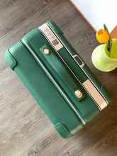 Load image into Gallery viewer, CABIN SUITCASE 24L (FOREST GREEN)