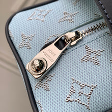 Load image into Gallery viewer, LOUIS LOCKER DOPP KIT (NAVY & SKY BLUE)