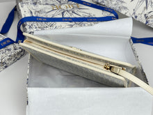 Load image into Gallery viewer, CHRISTIAN MONTAIGNE DEA POUCH (LIGHT BLUE)