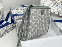 Load image into Gallery viewer, CHRISTIAN MONTAIGNE DEA POUCH (GREY)