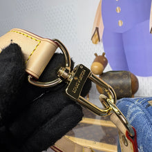 Load image into Gallery viewer, LOUIS KEEPALL BANDOULIERE 45 (CHERRY DENIM)