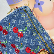 Load image into Gallery viewer, LOUIS KEEPALL BANDOULIERE 45 (CHERRY DENIM)