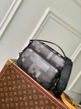 Load image into Gallery viewer, LOUIS NIL MESSENGER (PIXEL ECLIPSE)