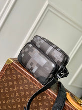 Load image into Gallery viewer, LOUIS NIL MESSENGER (PIXEL ECLIPSE)