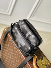 Load image into Gallery viewer, LOUIS NIL MESSENGER (PIXEL ECLIPSE)