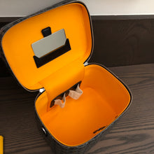 Load image into Gallery viewer, MUSE VANITY CASE (BLACK)