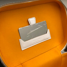 Load image into Gallery viewer, MUSE VANITY CASE (WHITE)