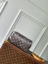 Load image into Gallery viewer, LOUIS LOCKER DOPP KIT (BROWN MONOGRAM)
