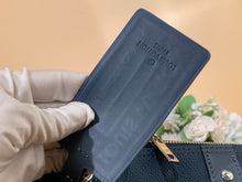 Load image into Gallery viewer, LOUIS CITY KEEPALL 27 (NAVY BLUE)