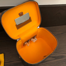 Load image into Gallery viewer, MUSE VANITY CASE (BLACK TAN)