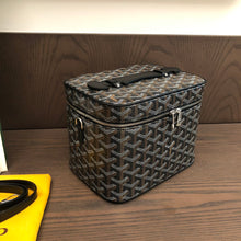 Load image into Gallery viewer, MUSE VANITY CASE (BLACK)