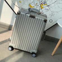 Load image into Gallery viewer, CLASSIC CABIN 36L SILVER (GREY HANDLE)