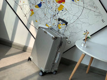 Load image into Gallery viewer, CLASSIC CABIN 36L SILVER (GREY HANDLE)