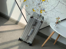 Load image into Gallery viewer, CLASSIC CABIN 36L SILVER (GREY HANDLE)