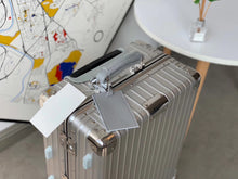 Load image into Gallery viewer, CLASSIC CABIN 36L SILVER (GREY HANDLE)