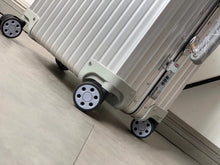 Load image into Gallery viewer, CLASSIC CABIN 36L SILVER (GREY HANDLE)