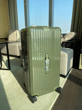 Load image into Gallery viewer, ESSENTIAL TRUNK PLUS 100L (GLOSS CACTUS GREEN)