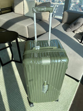 Load image into Gallery viewer, ESSENTIAL TRUNK PLUS 100L (GLOSS CACTUS GREEN)