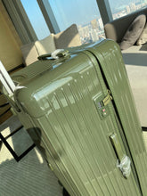 Load image into Gallery viewer, ESSENTIAL TRUNK PLUS 100L (GLOSS CACTUS GREEN)