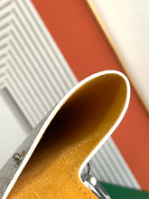 Load image into Gallery viewer, MONTMARTRE GM PHONE POUCH (WHITE)