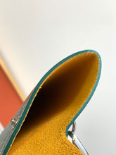 Load image into Gallery viewer, MONTMARTRE GM PHONE POUCH (GREEN)