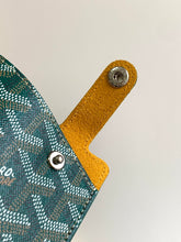 Load image into Gallery viewer, MONTMARTRE GM PHONE POUCH (GREEN)