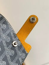 Load image into Gallery viewer, MONTMARTRE GM PHONE POUCH (GREY)