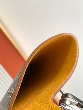 Load image into Gallery viewer, MONTMARTRE GM PHONE POUCH (BLACK TAN)