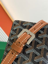 Load image into Gallery viewer, MONTMARTRE GM PHONE POUCH (BLACK TAN)