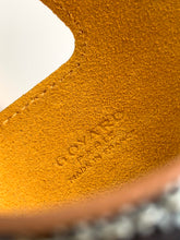 Load image into Gallery viewer, MONTMARTRE GM PHONE POUCH (BLACK TAN)