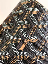 Load image into Gallery viewer, MONTMARTRE GM PHONE POUCH (BLACK TAN)