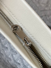 Load image into Gallery viewer, CONTI POUCH (WHITE)