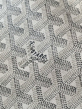 Load image into Gallery viewer, CONTI POUCH (WHITE)