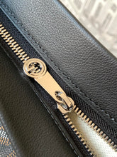 Load image into Gallery viewer, CONTI POUCH (BLACK)