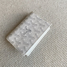 Load image into Gallery viewer, SAINT-MARC CARD HOLDER (WHITE)