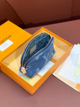 Load image into Gallery viewer, LOUIS POCHETTE COSMETIQUE PM (DENIM)