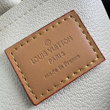 Load image into Gallery viewer, LOUIS LOCKER DOPP KIT (CREAM MULTICOLOR)