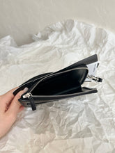 Load image into Gallery viewer, BALEN PASSPORT WALLET (BLACK)