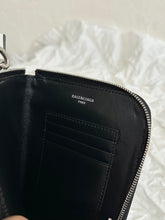 Load image into Gallery viewer, BALEN PASSPORT WALLET (BLACK)