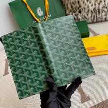 Load image into Gallery viewer, SAINT-LAMBERT WALLET (GREEN)