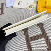 Load image into Gallery viewer, SAINT-LAMBERT WALLET (WHITE)